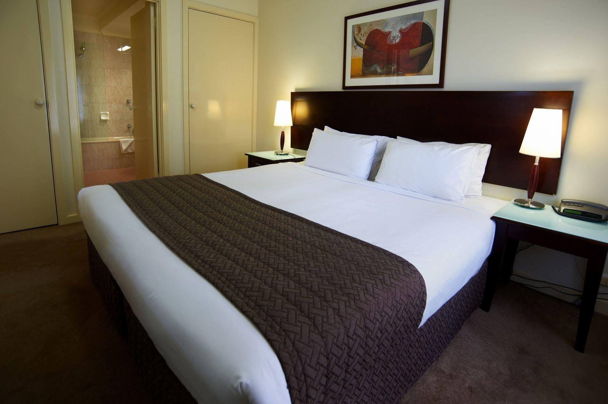 Comfort Apartments Royal Gardens Melbourne Room photo