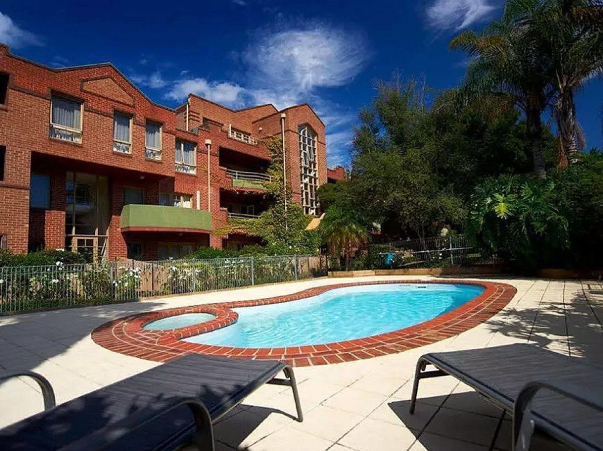 Comfort Apartments Royal Gardens Melbourne Exterior photo