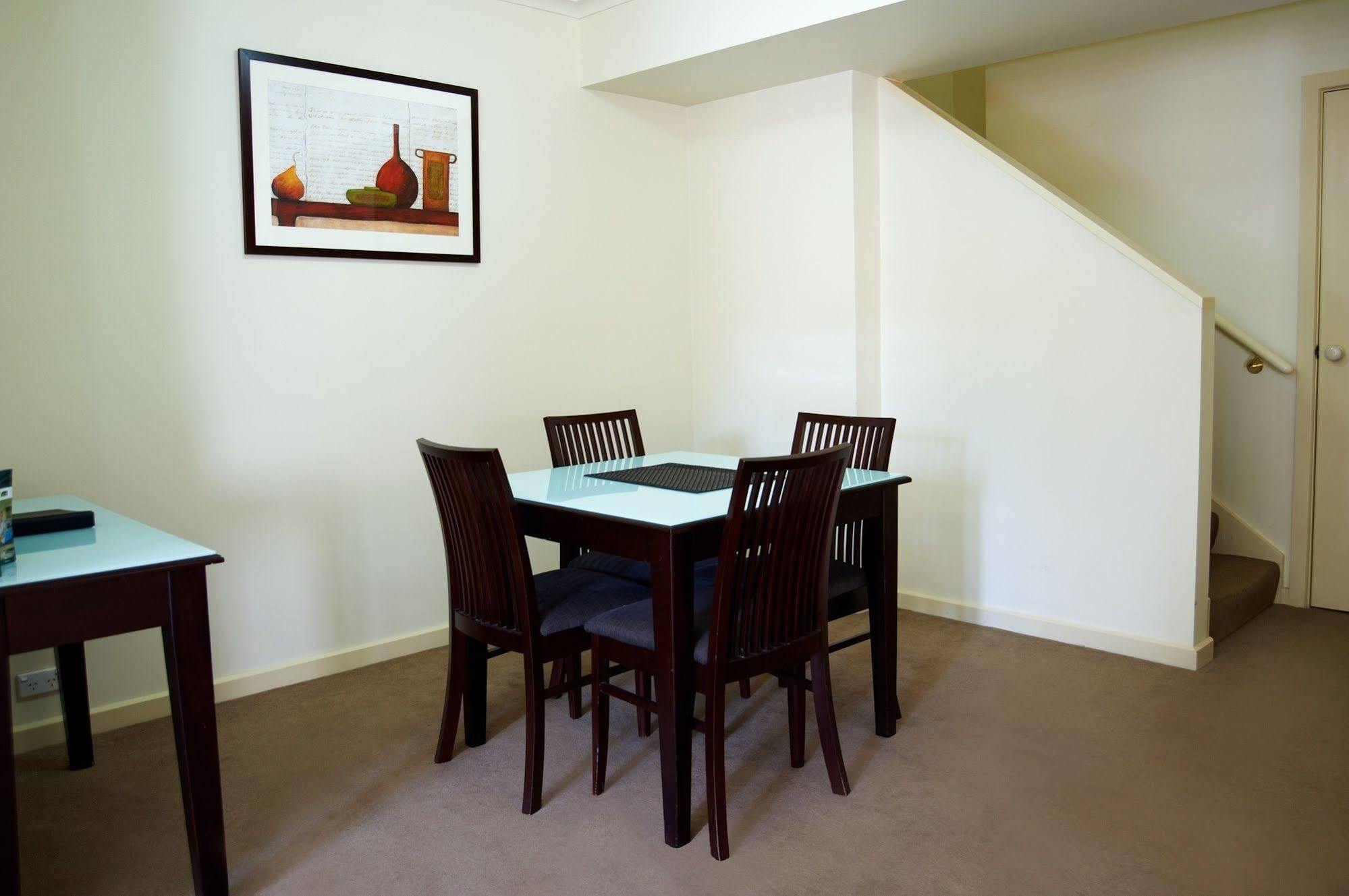 Comfort Apartments Royal Gardens Melbourne Exterior photo